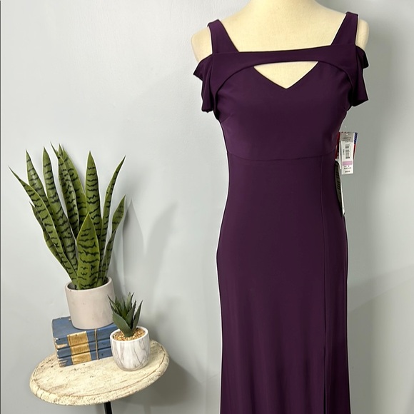 Nightway Plum Cold-Shoulder Keyhole Gown Size 6 NWT - Picture 1 of 14